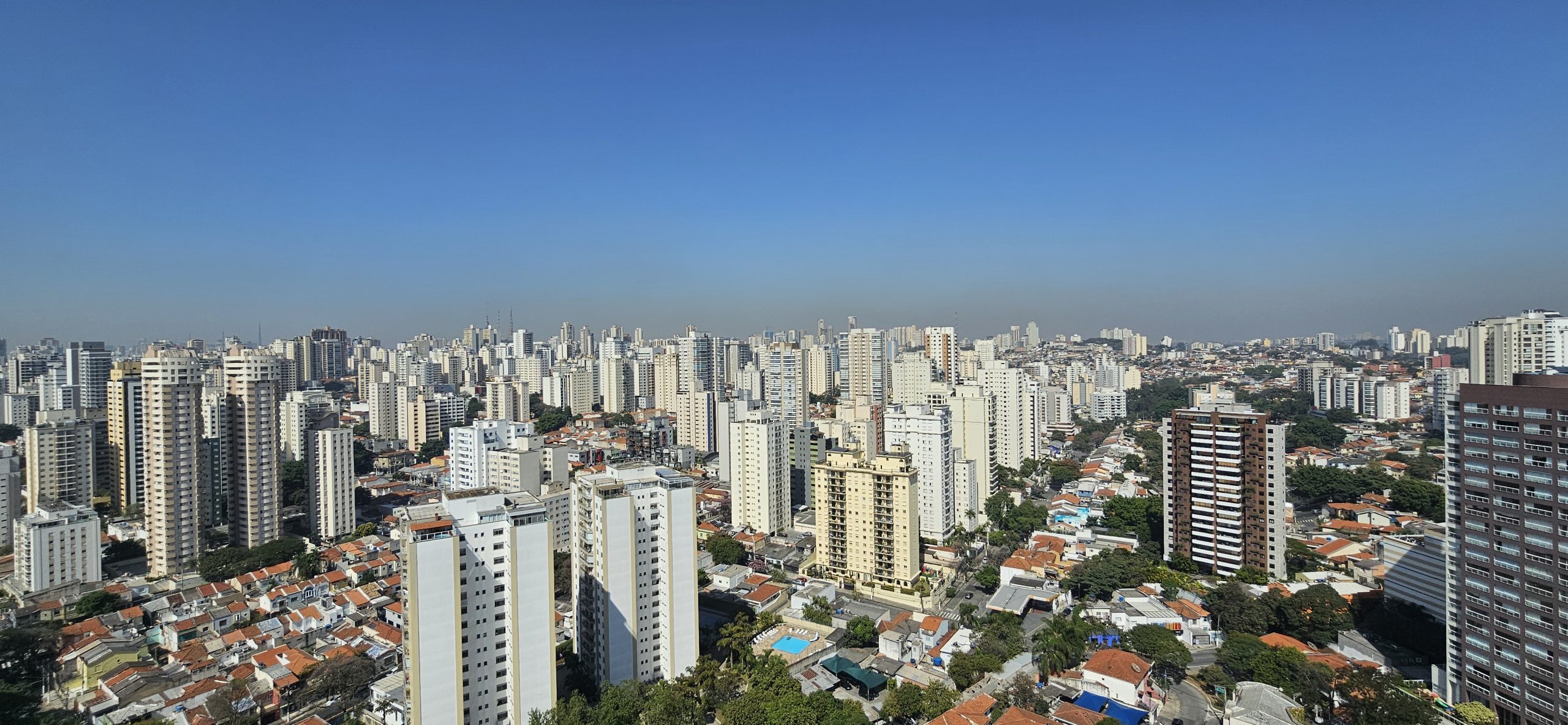 Vila Romana em um dia ensolarado, vista do alto do empreendimento Marcco Vila Romana